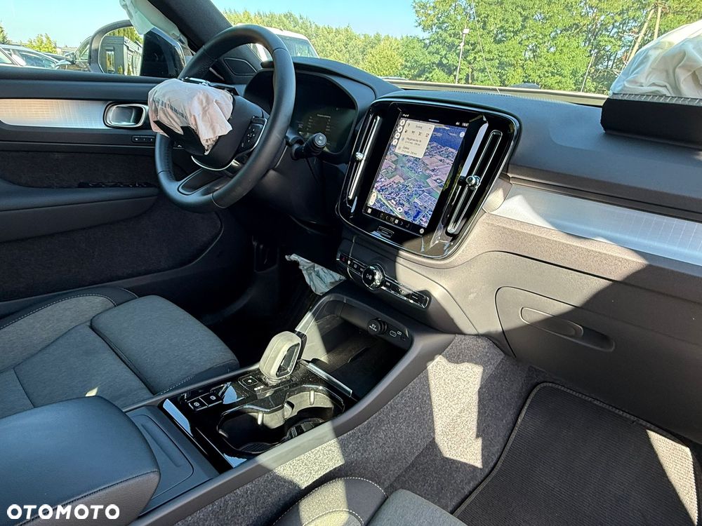 Volvo XC 40 B3 Plus Dark - 14