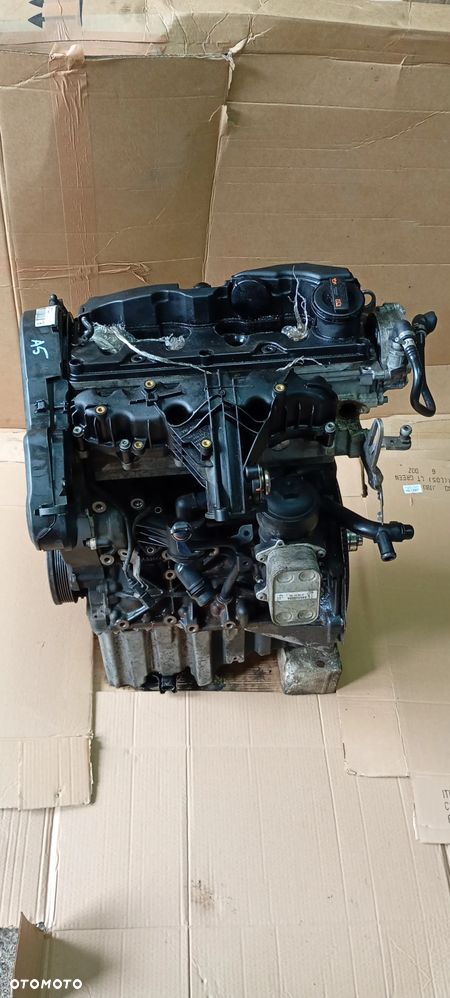 Silnik blok silnika słupek Audi A5 8T 2.0 TDI Lift CGL - 1