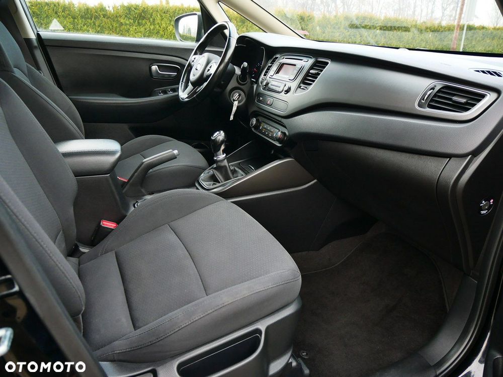 Kia Carens - 18