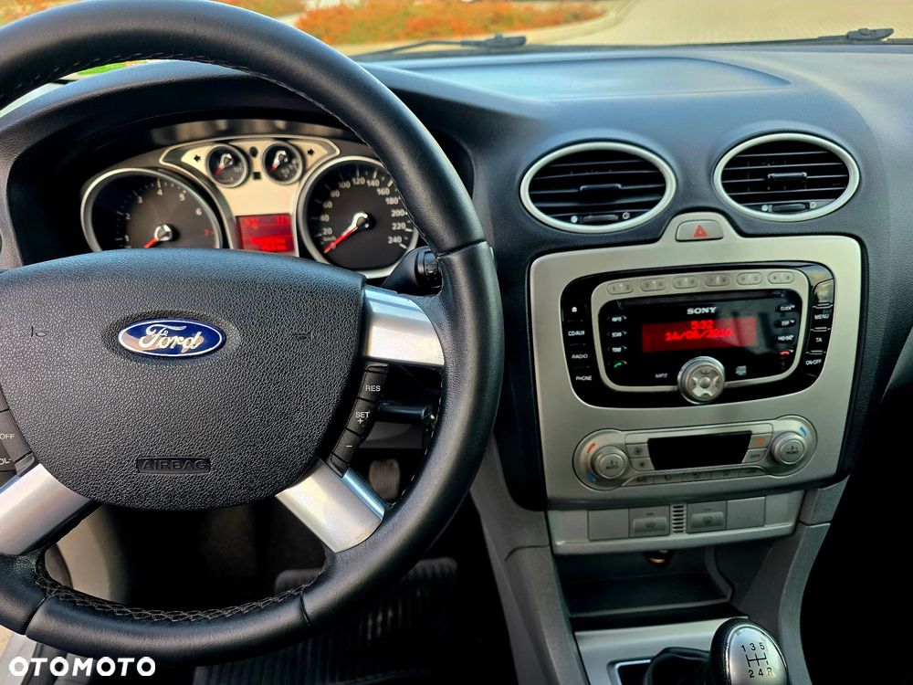 Ford Focus 1.6 16V Titanium - 17
