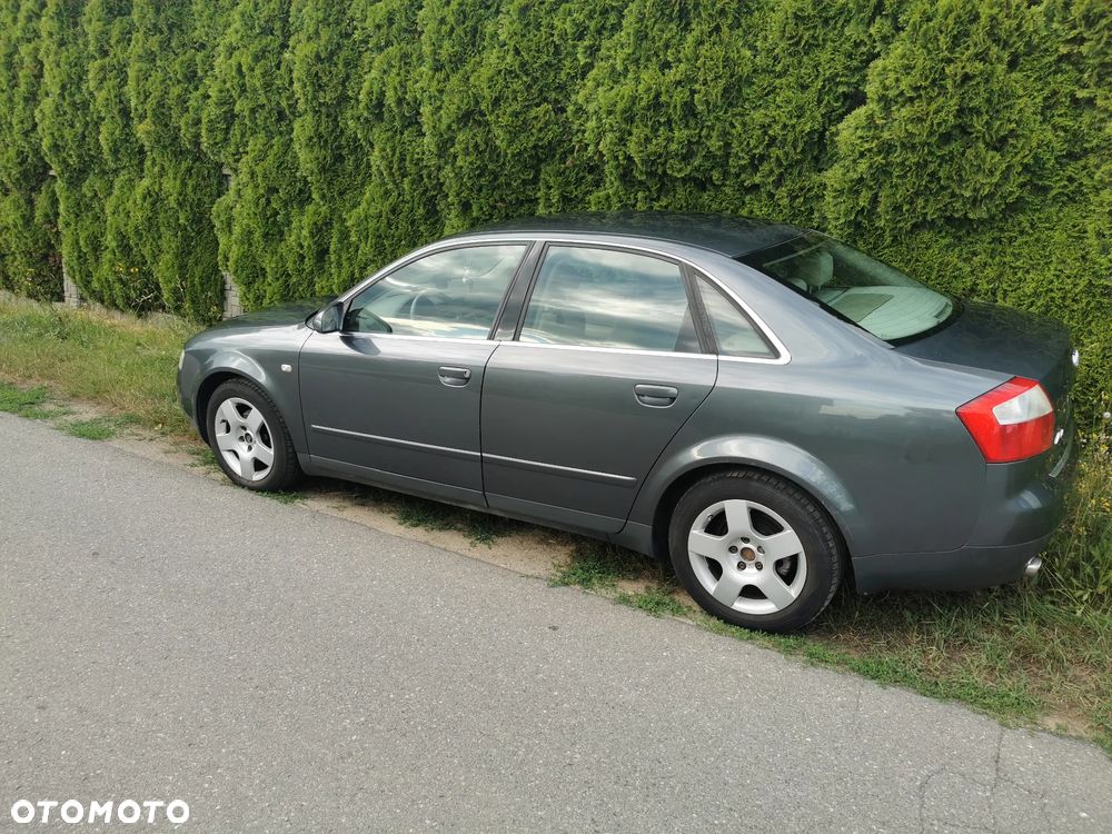 Audi A4 Limousine - 3