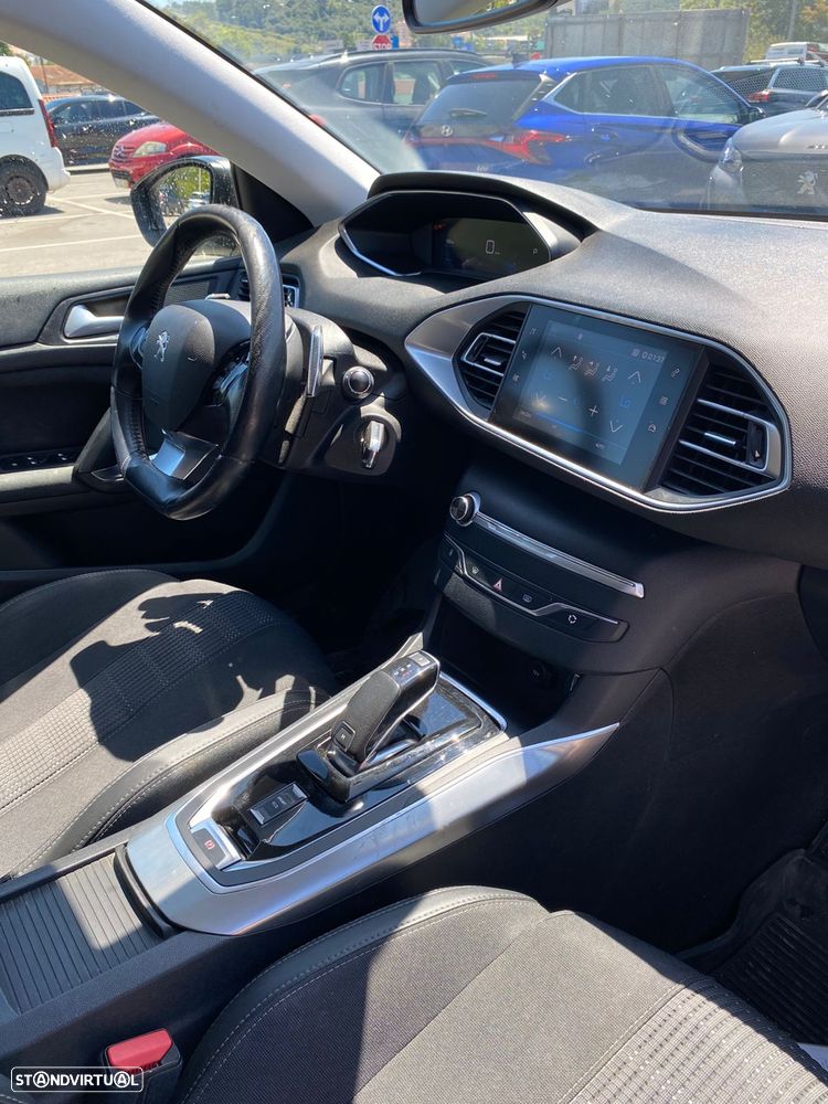 Peugeot 308 SW BlueHDi 130 EAT8 Allure - 3