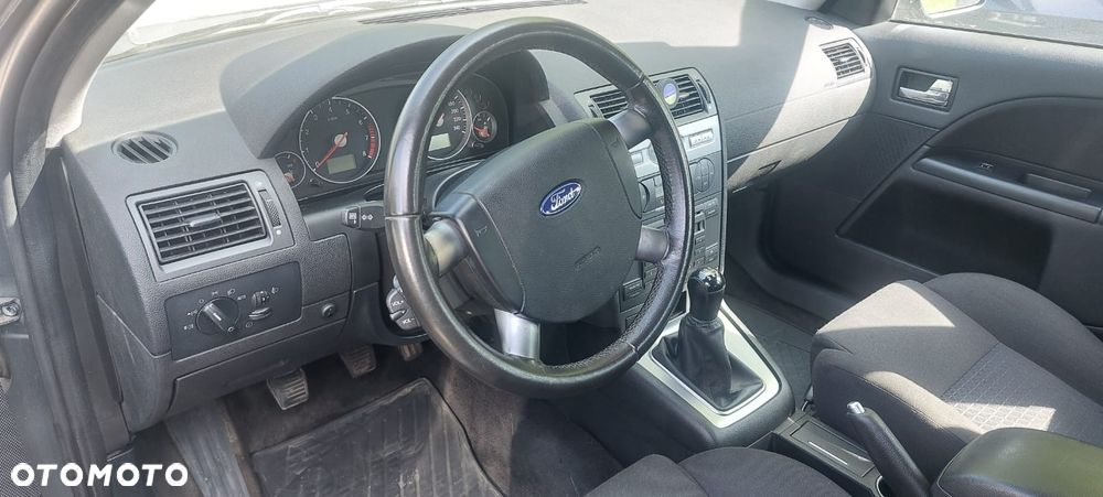 Ford Mondeo 2.0 Trend - 12