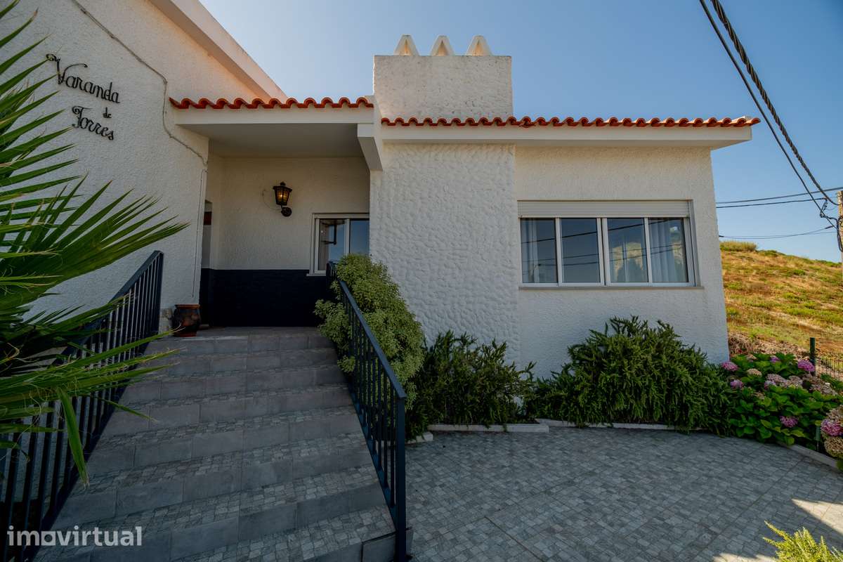 MORADIA T4 ISOLADA com Garagem e Jardim! Possibilidade de PERMUTA! - Grande imagem: 2/61