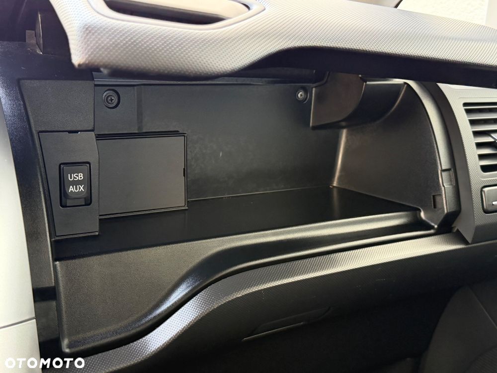 Toyota Auris 1.6 Sol - 28