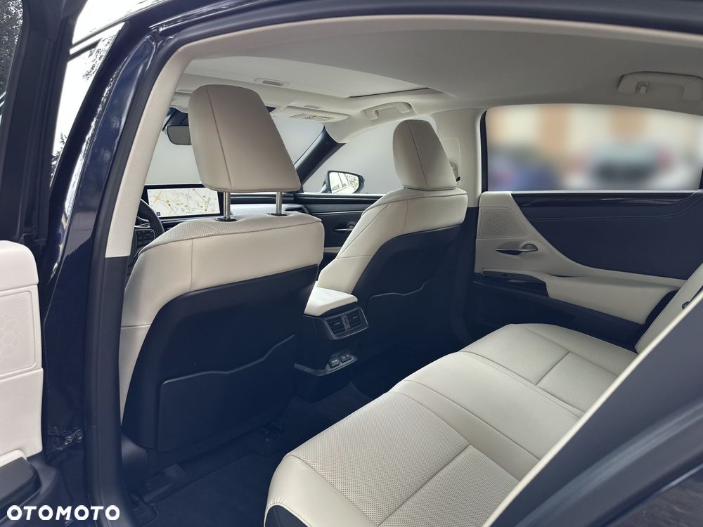 Lexus ES 300h Business Edition - 12