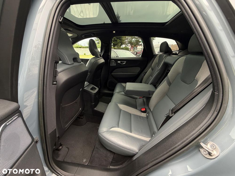 Volvo XC 60 T8 AWD Recharge Plus Black Edition - 24