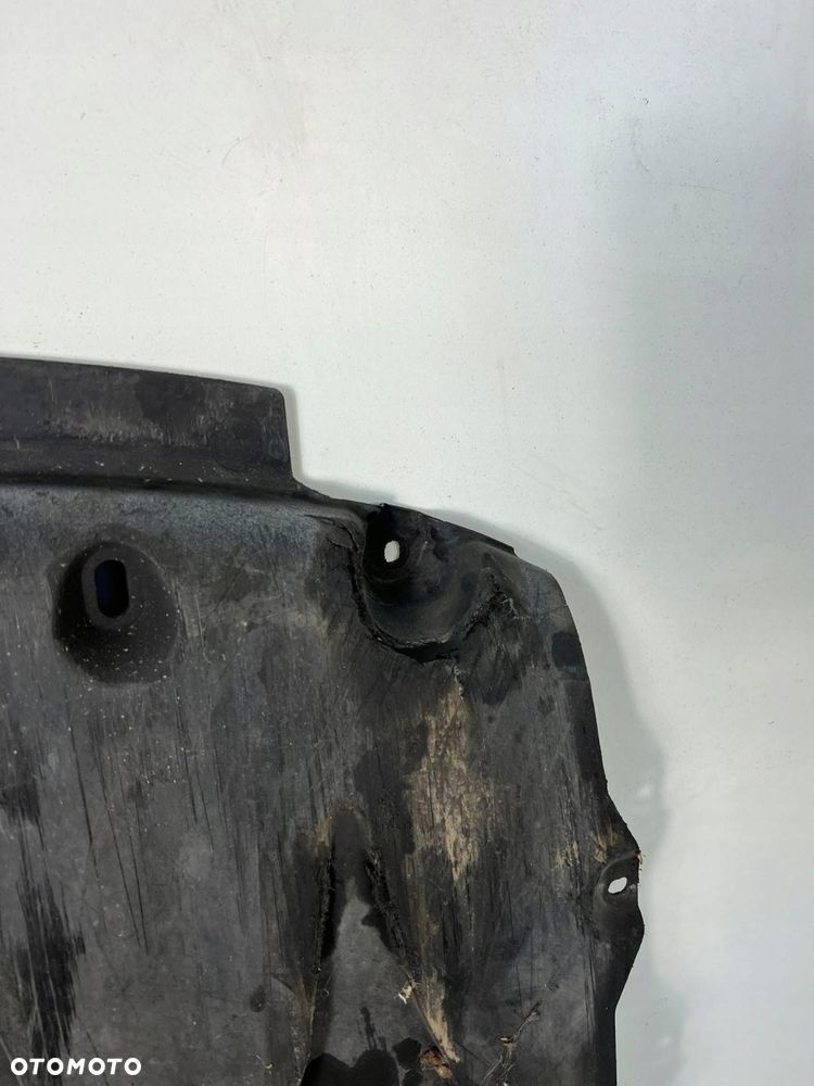 8J8825237A Osłona pod silnik Audi TT TTS Mk2 2011 - 7