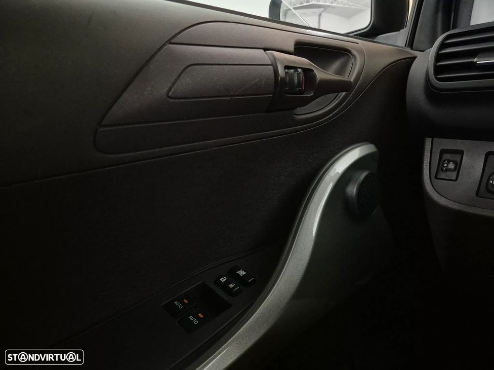 Toyota iQ 1.0 VVT-i - 17
