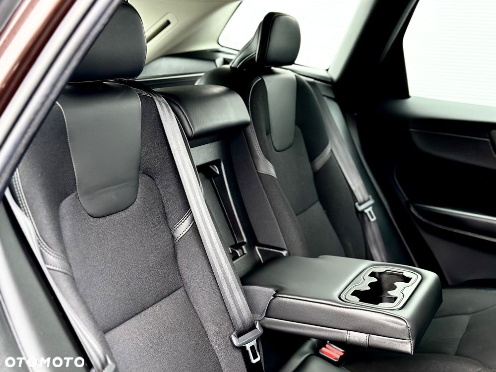 Volvo XC 60 D4 Momentum Pro - 34