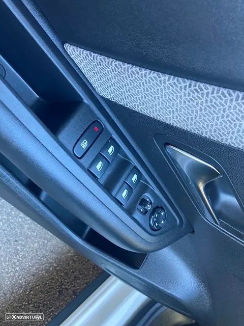 Citroën C4 1.2 PureTech Shine Pack EAT8 - 36