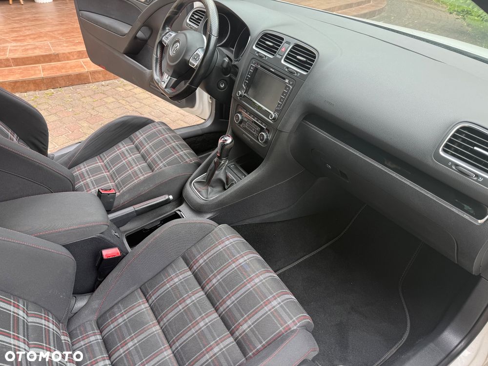 Volkswagen Golf 2.0 GTI adidas - 28