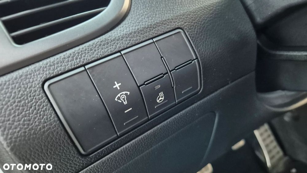 Hyundai i30 1.6 GDI Turbo Luxury - 17