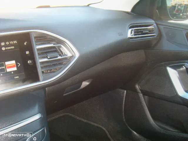 Peugeot 308 SW 1.2 PureTech Allure Pack EAT8 - 33