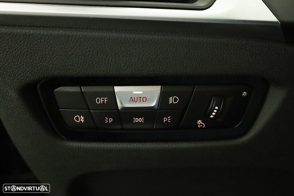 BMW 320 d Pack Desportivo M Auto - 20