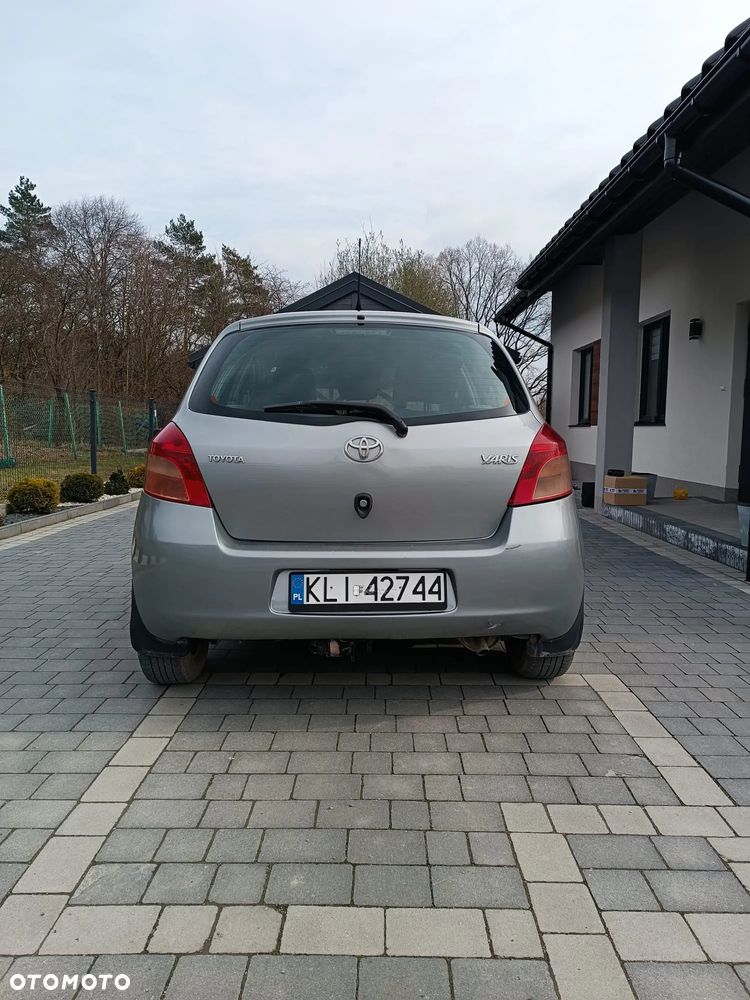 Toyota Yaris 1.3 - 4