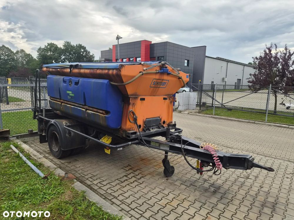 Piaskarka Schmidt Stratos na Unimoga przyczepa - 3