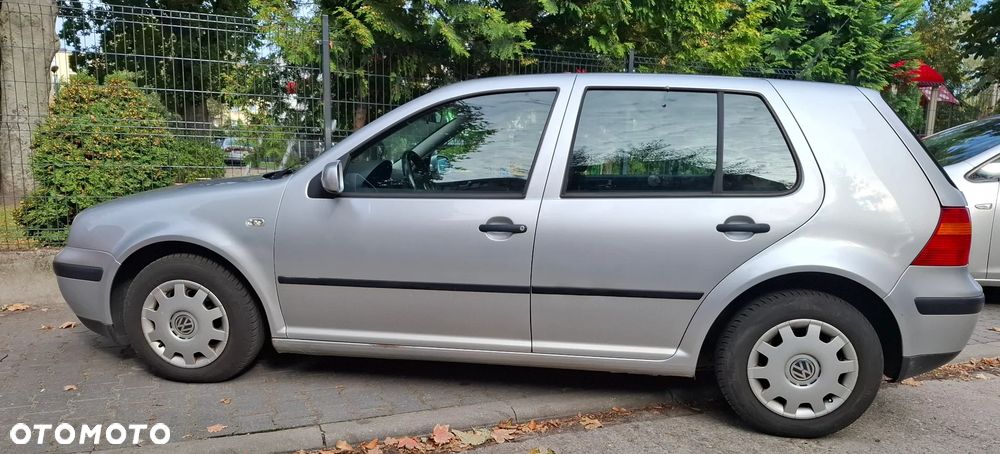 Volkswagen Golf 1.6 Basis - 1