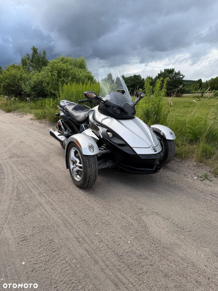 Can-Am Spyder - 15