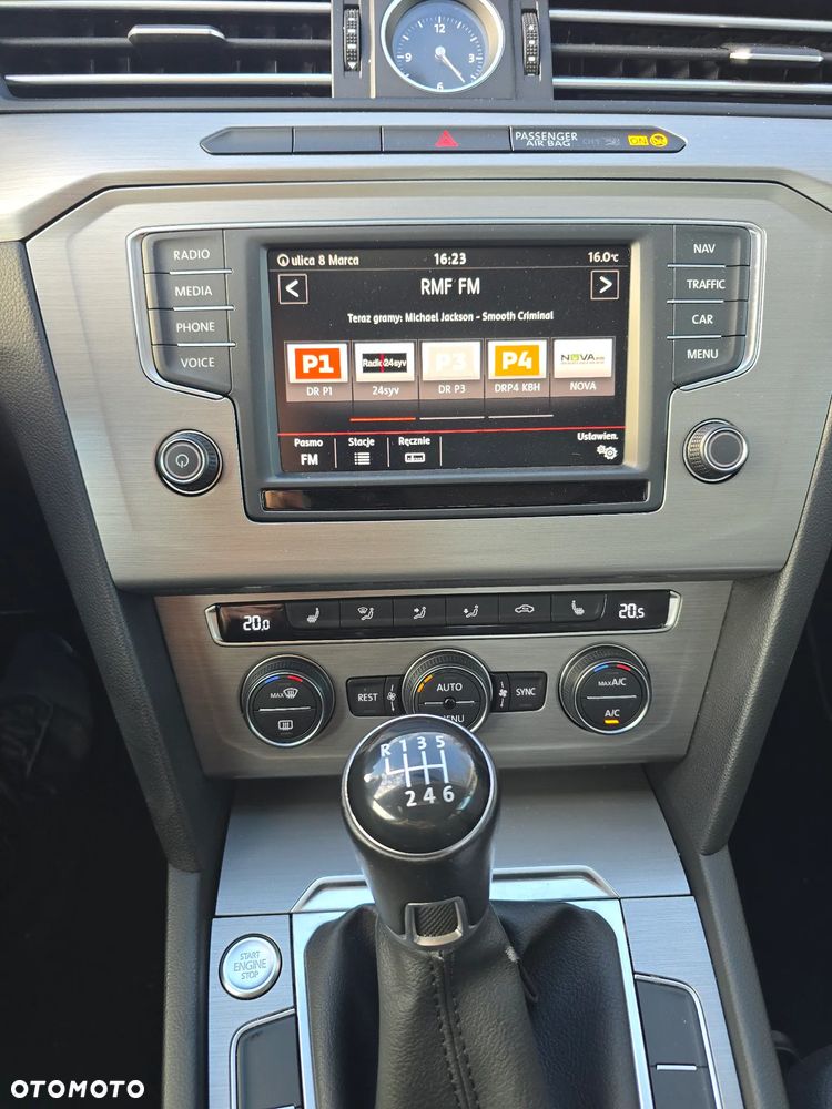 Volkswagen Passat - 17
