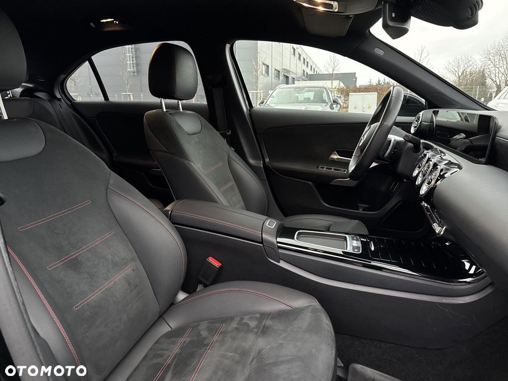Mercedes-Benz Klasa A 220 4-Matic AMG Line 7G-DCT - 20