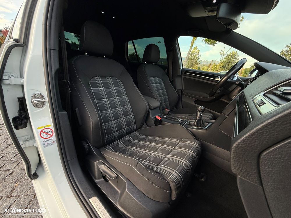 VW Golf 2.0 TDi GTD - 28