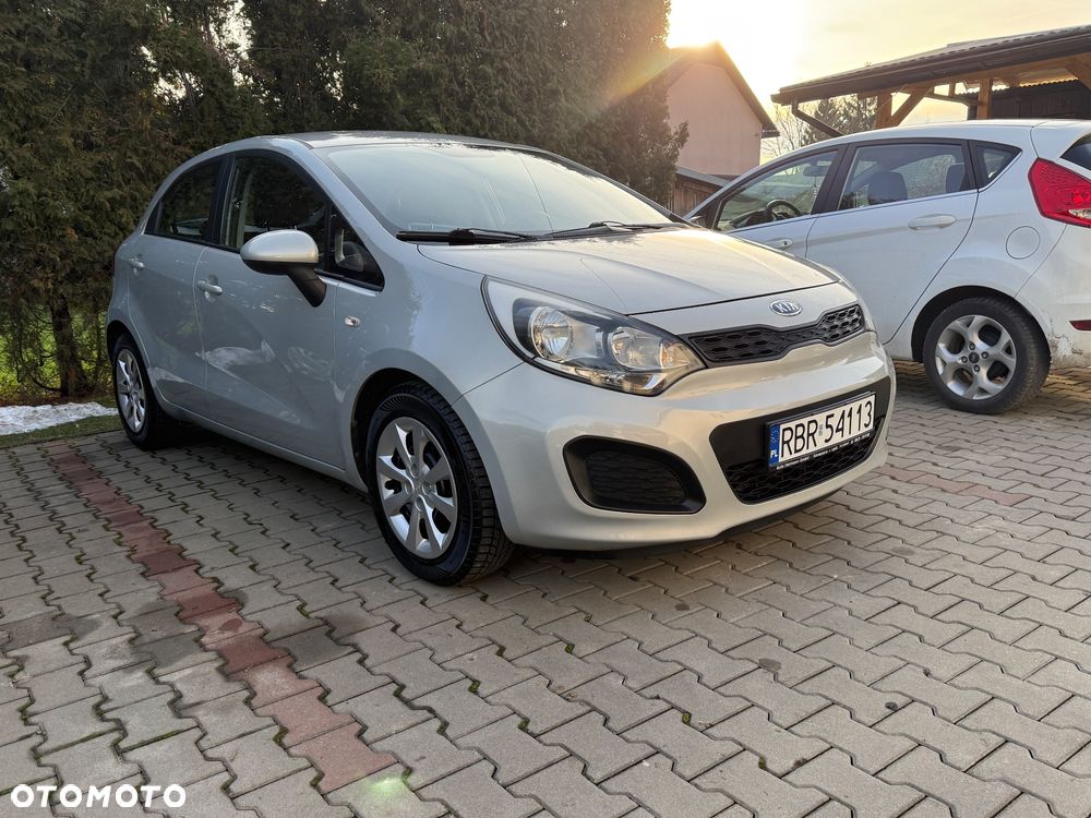 Kia Rio - 12