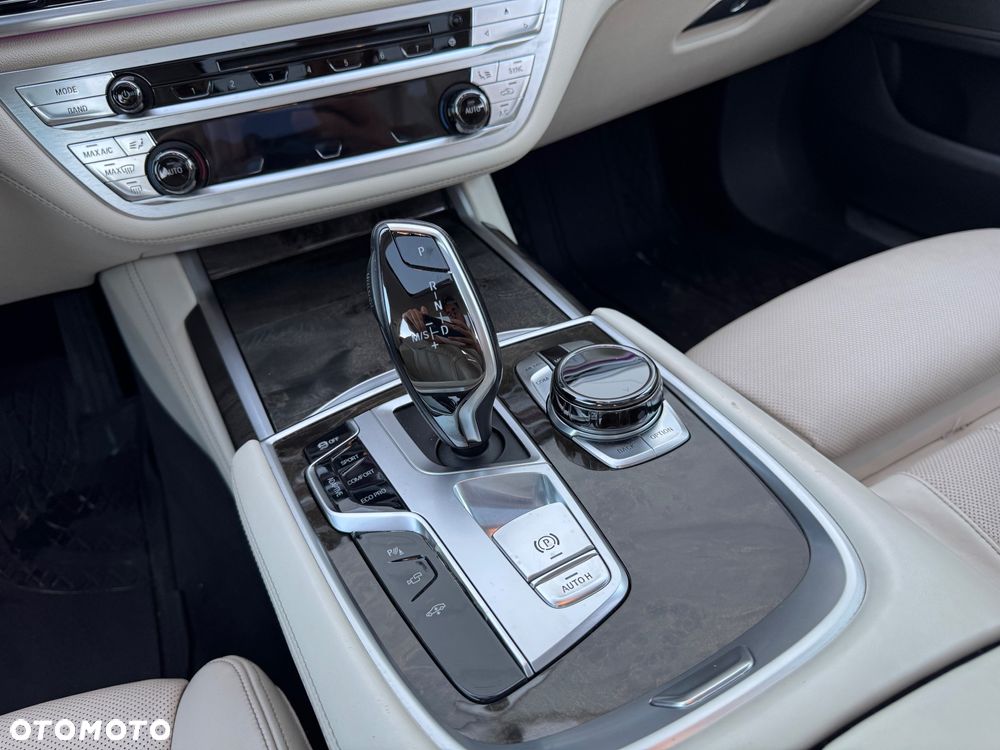 BMW Seria 7 740Li xDrive - 23