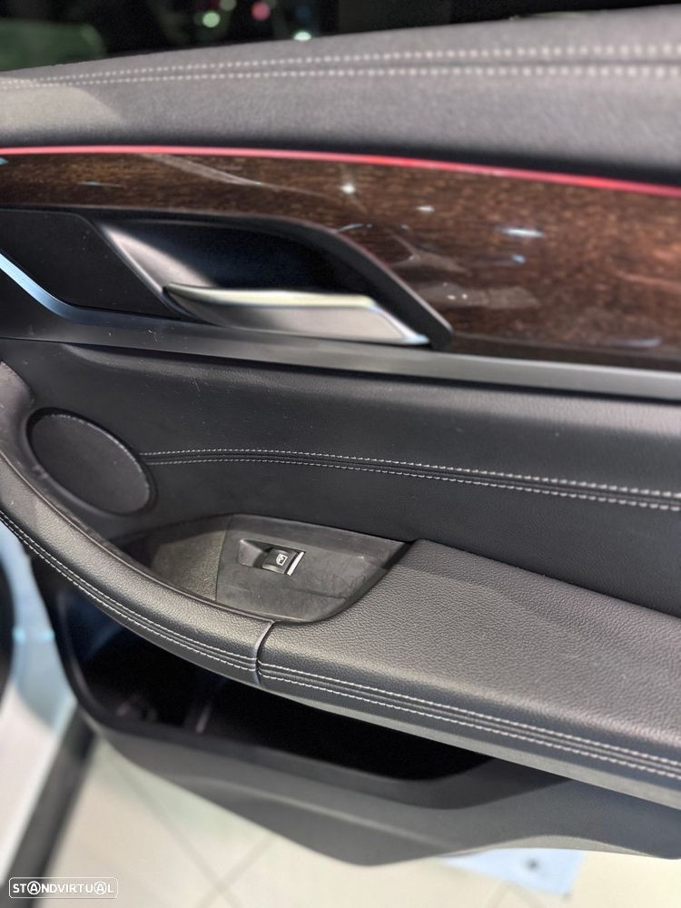 BMW X3 20 d xDrive Line Luxury - 32