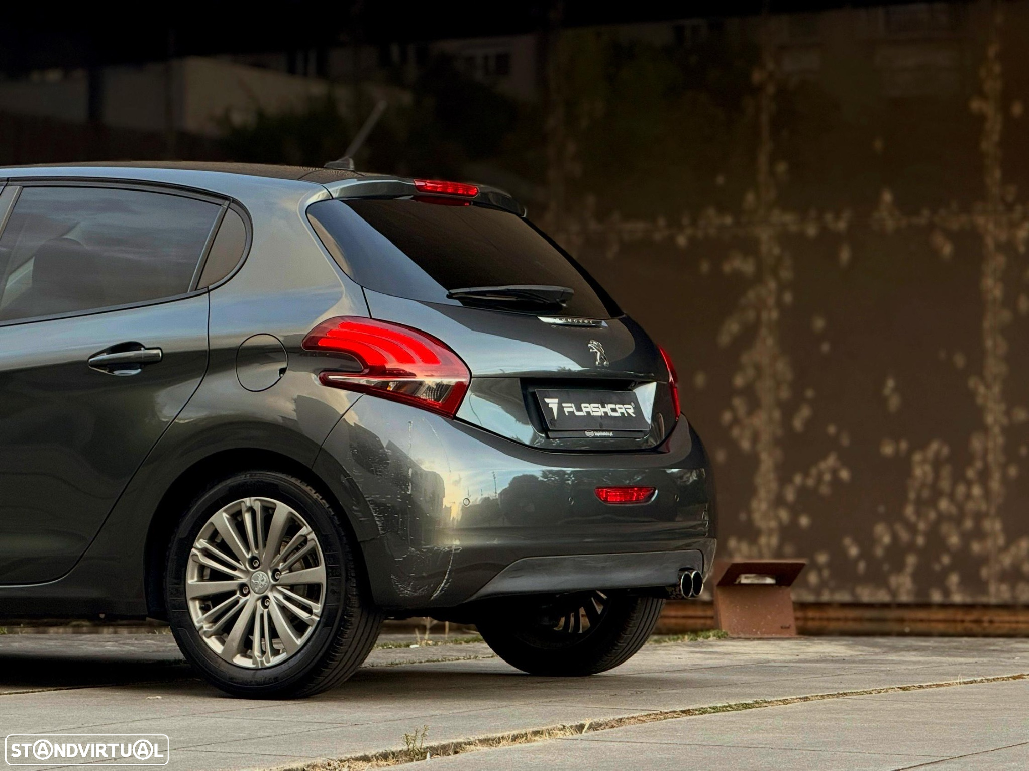 Peugeot 208 1.2 VTi SE Style - 27