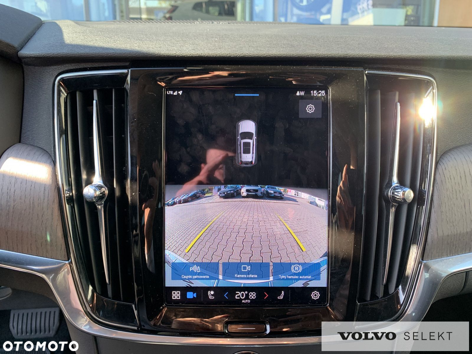 Volvo V90 Cross Country - 21