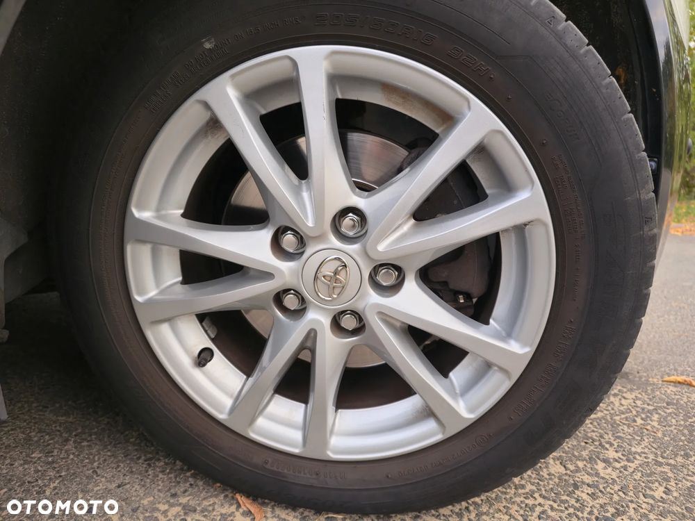 Toyota Avensis 1.6 Premium - 32