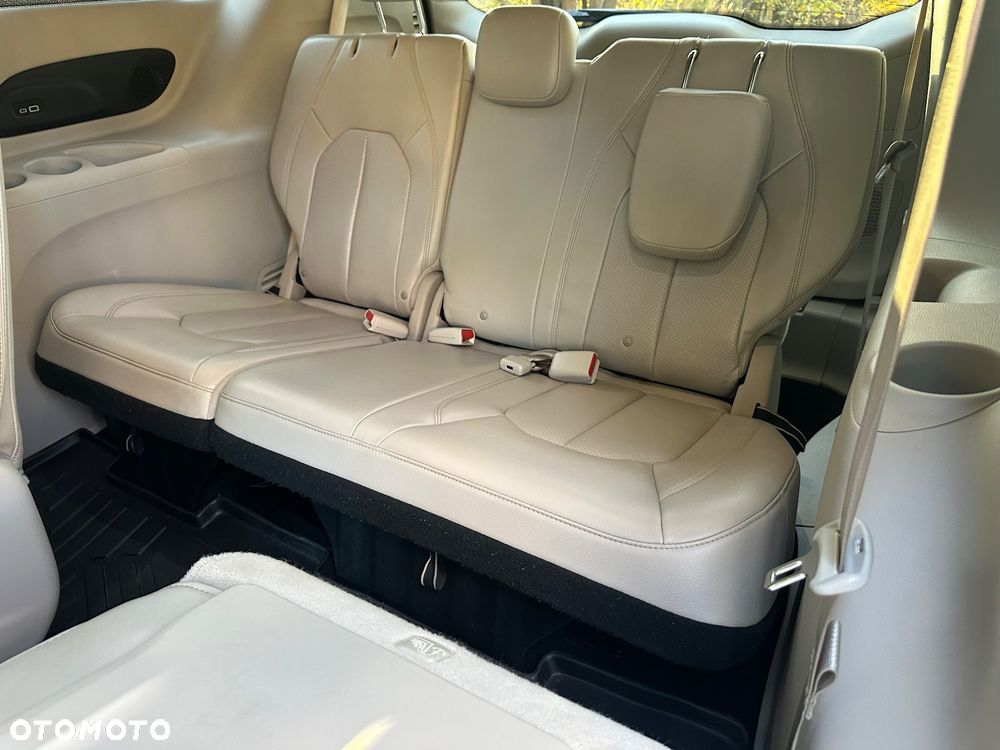 Chrysler Pacifica - 10
