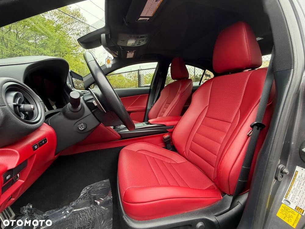 Lexus IS - 24