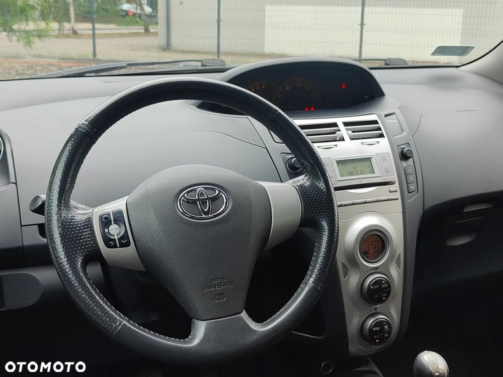 Toyota Yaris - 18