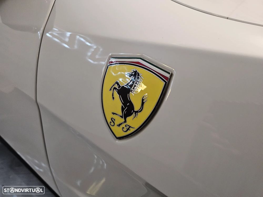 Ferrari GTC4 Lusso T - 40