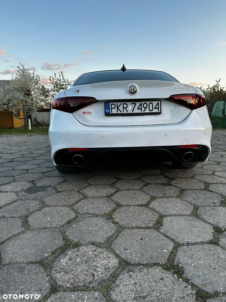 Alfa Romeo Giulia - 4