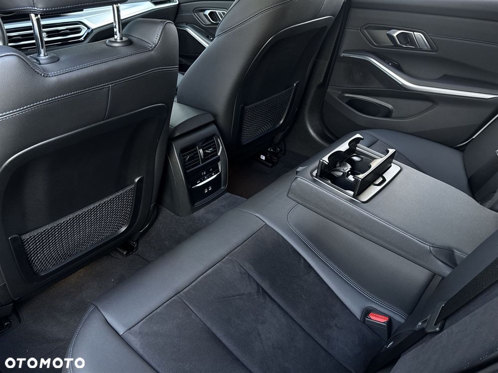 BMW Seria 3 320d xDrive - 21