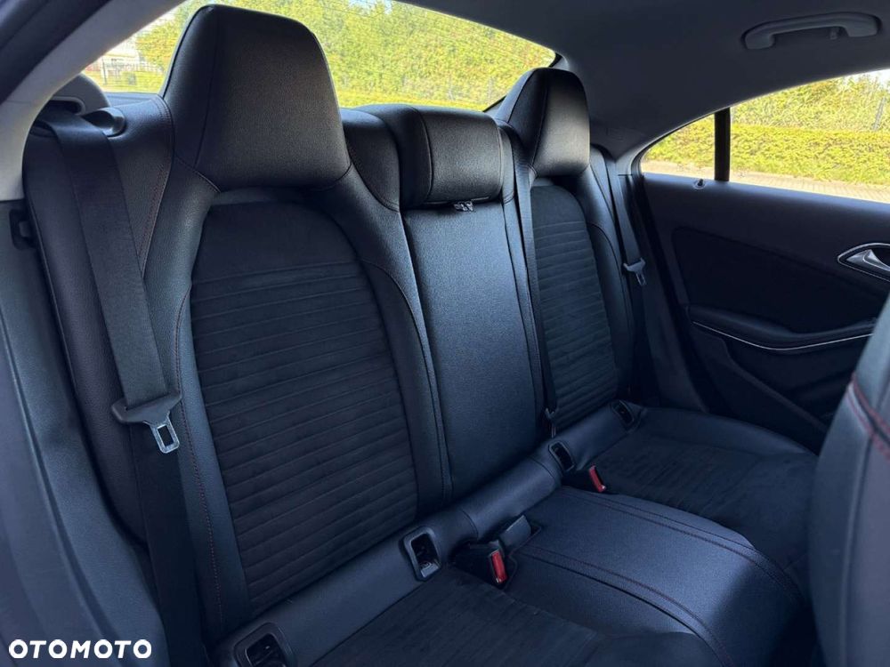 Mercedes-Benz CLA 200 7G-DCT AMG Line - 36