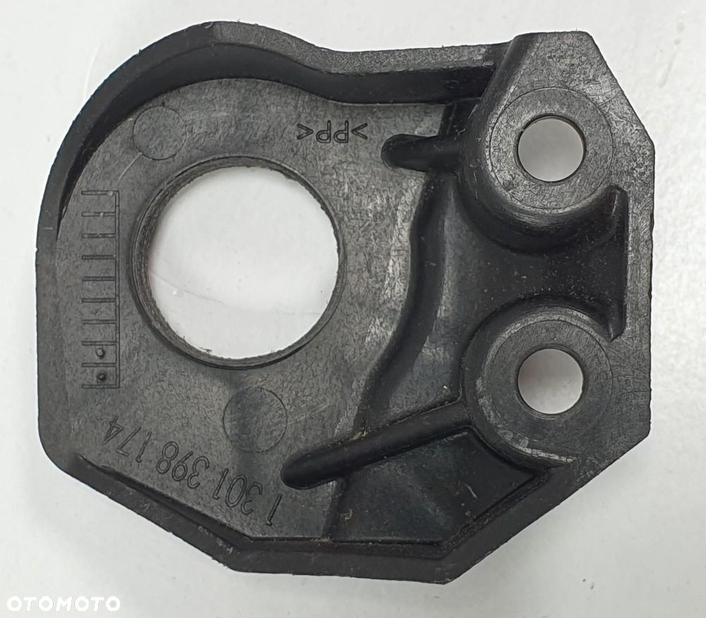 UCHWYT MOCOWANIE LAMPY MERCEDES W204 1301398174 - 2