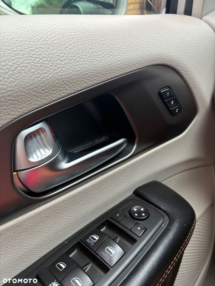 Chrysler Pacifica - 36