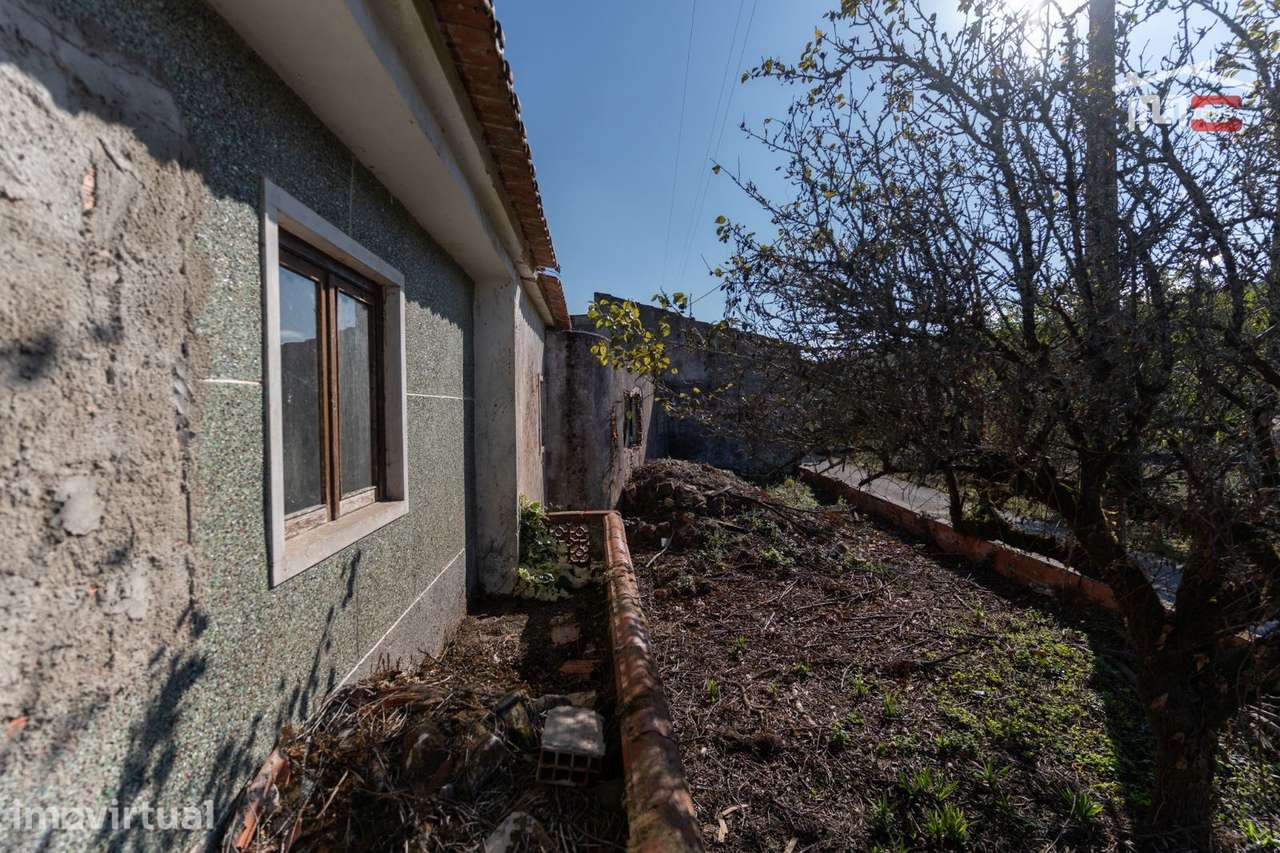 Moradia para recuperar em Bezerra, Porto de Mós - Grande imagem: 4/37