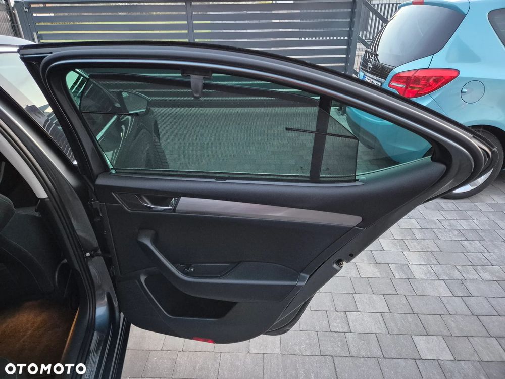 Skoda Superb 2.0 TDI Premium Edition - 15