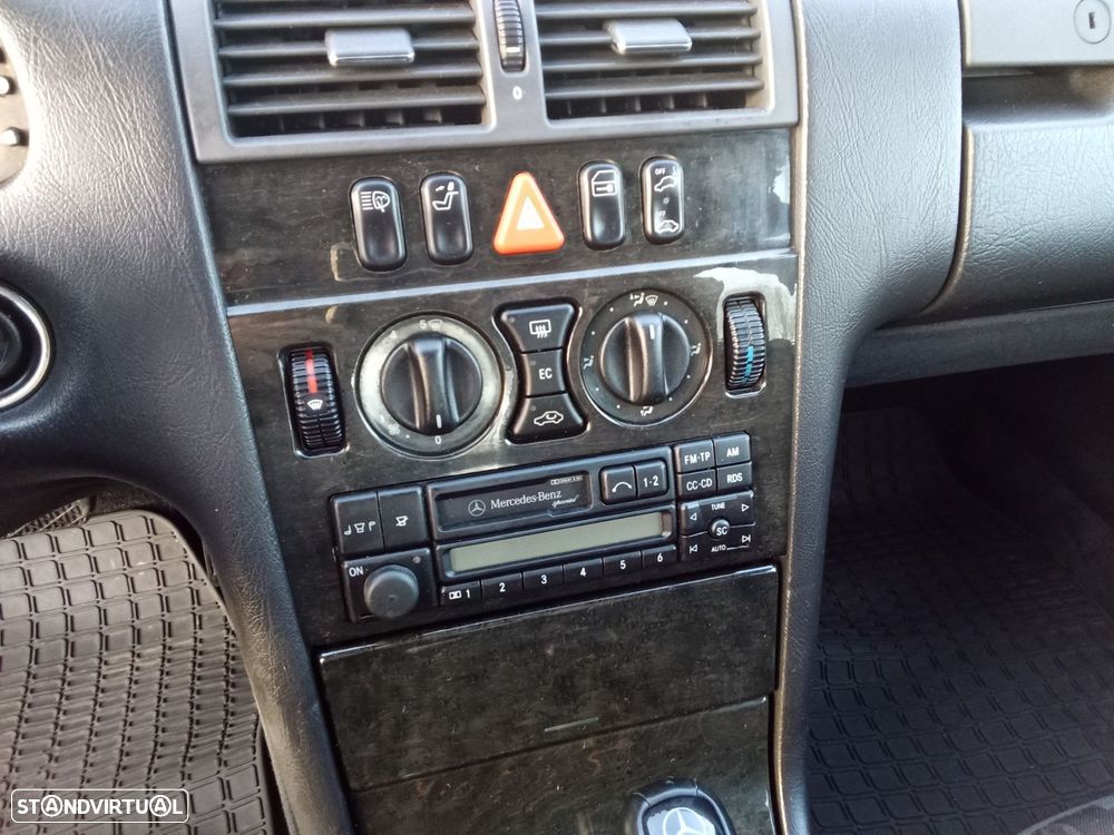 Mercedes-Benz E 300 TD Classic - 15