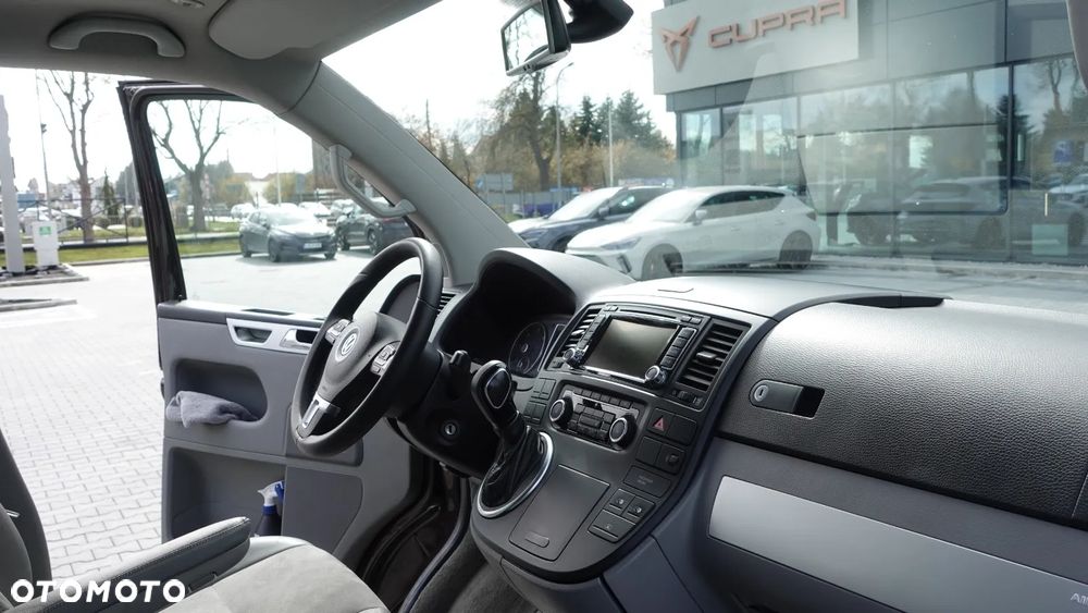 Volkswagen Multivan - 17