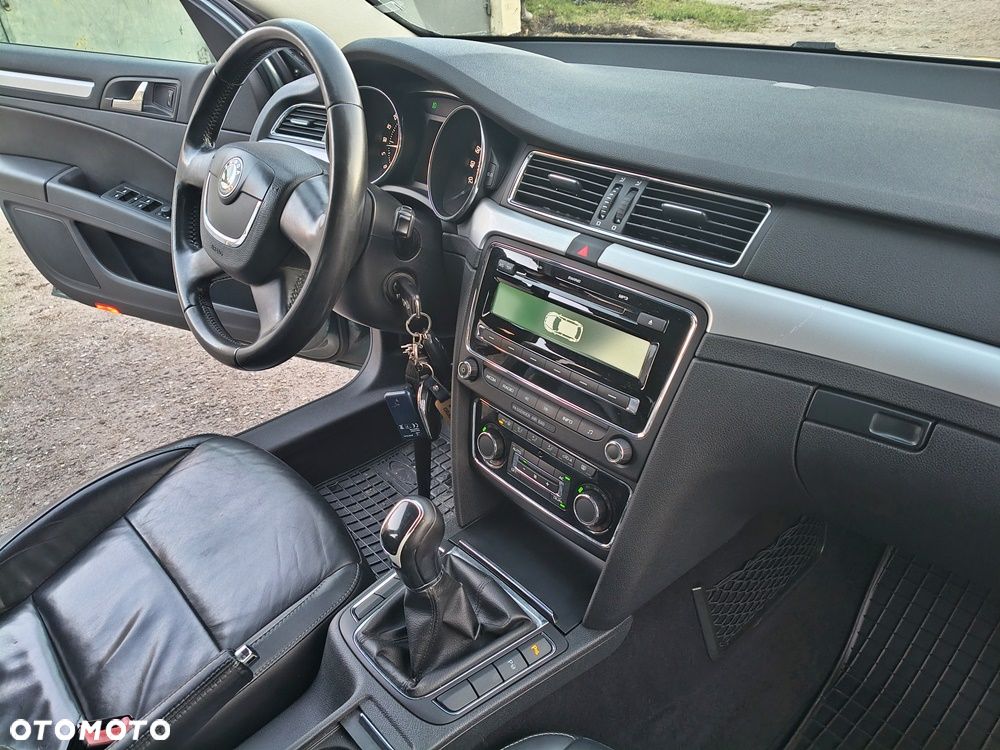 Skoda Superb 2.0 TDI PD Comfort - 23