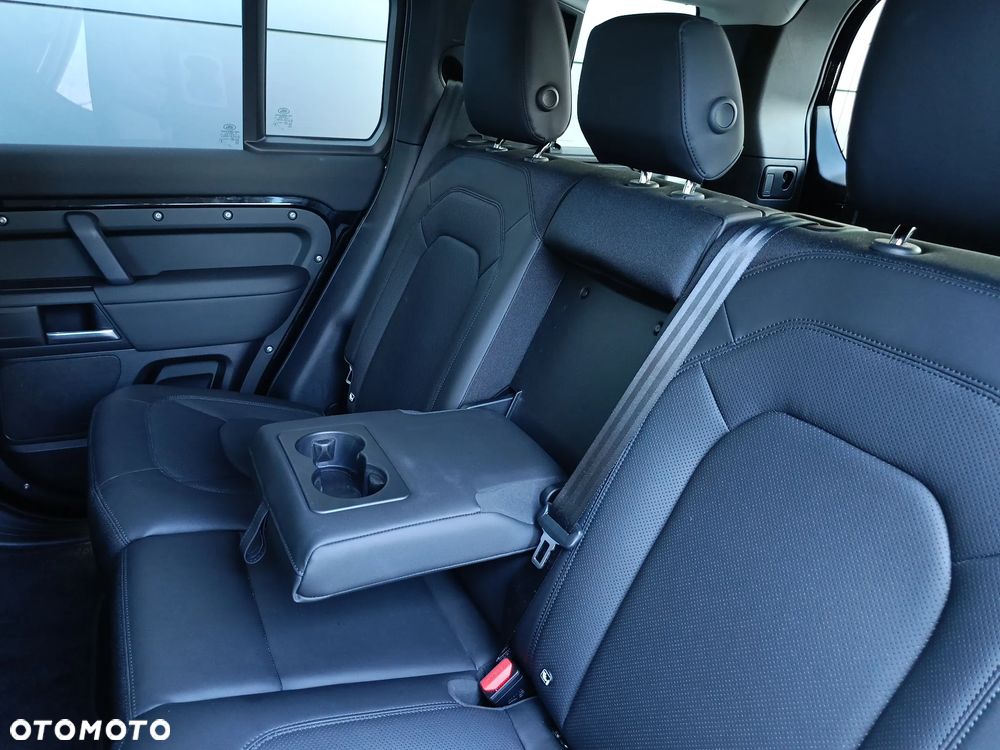 Land Rover Defender - 35