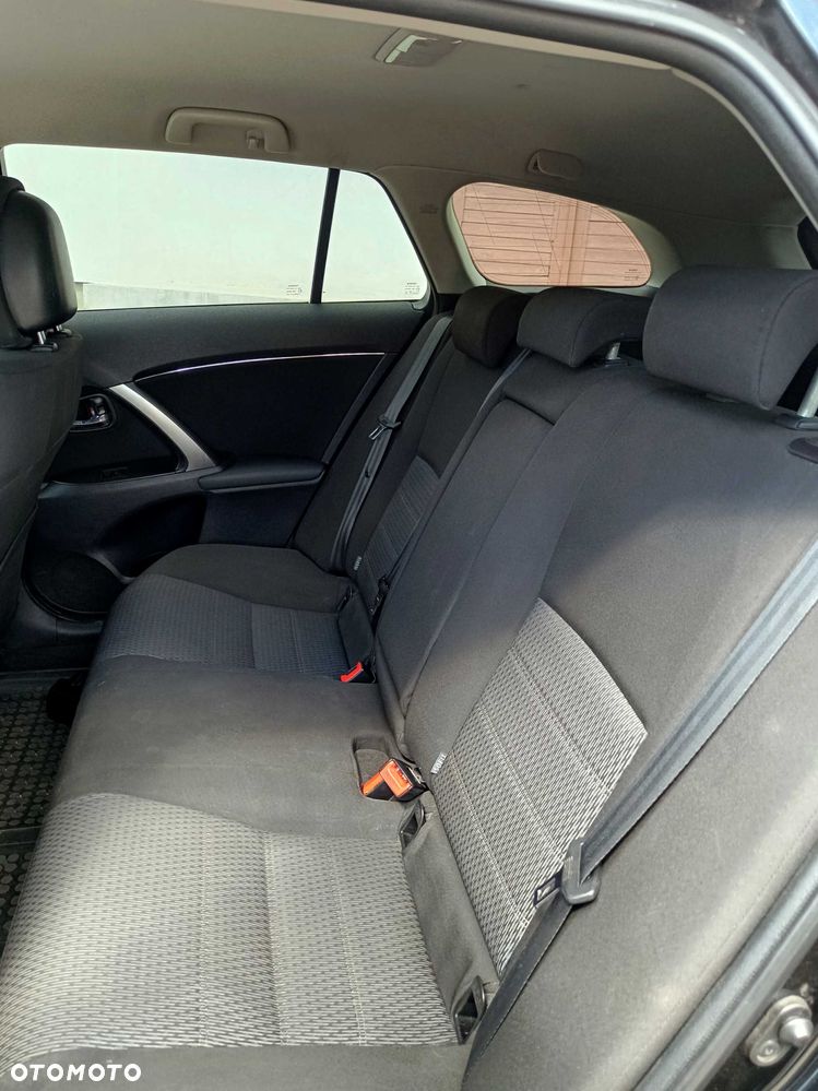 Toyota Avensis - 8