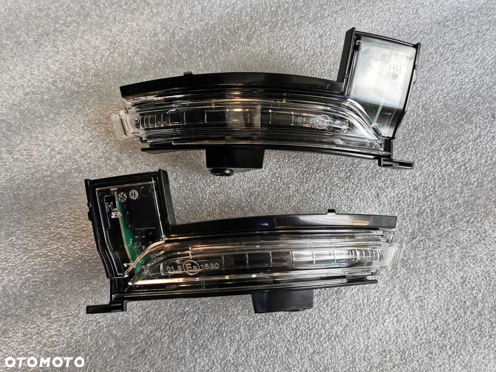 Skoda Kodiaq Kierunkowskaz lusterka prawy migacz w lusterko NOWY 565949102A