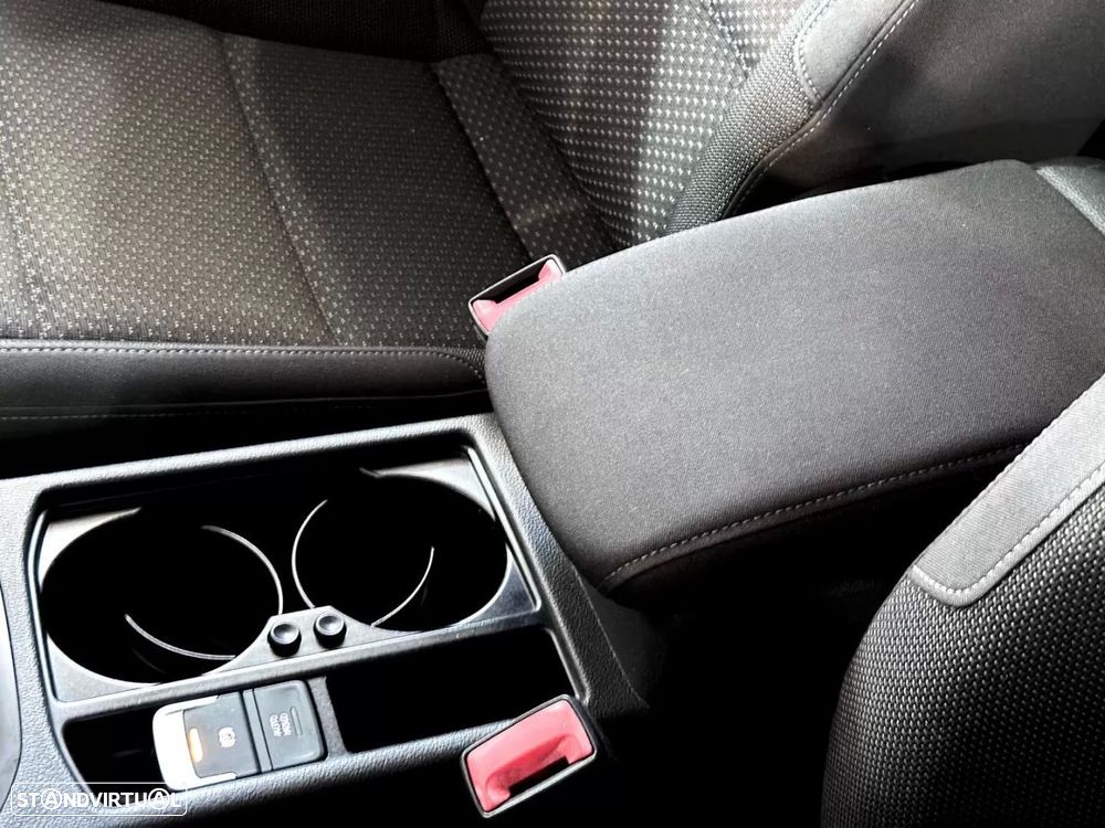 VW Touran 1.6 TDI Highline - 31